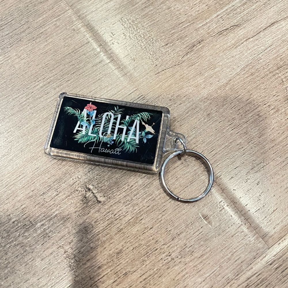 NWOT Hawaii Aloha Plastic Keychain - Picture 2 of 3